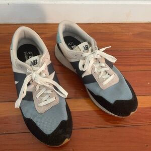 New Balance Men's Black and Gray Sneakers